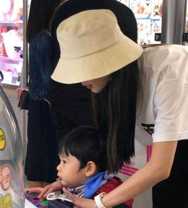 有种不公平angelababy小孩,完美躲过爸爸基因,正脸被曝后亮了