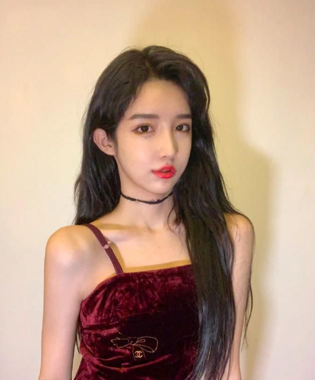 女装大佬艾比整容后颜值下滑太多,网友:还是以前更精致啊!