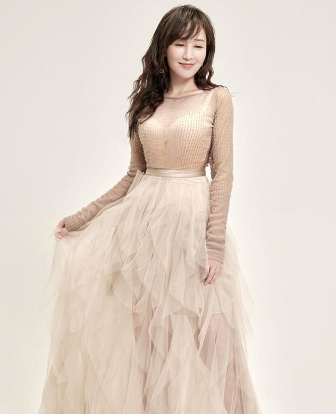 19岁跟随男友私奔结婚还住地下室今丈夫出头拍7部戏碰红她