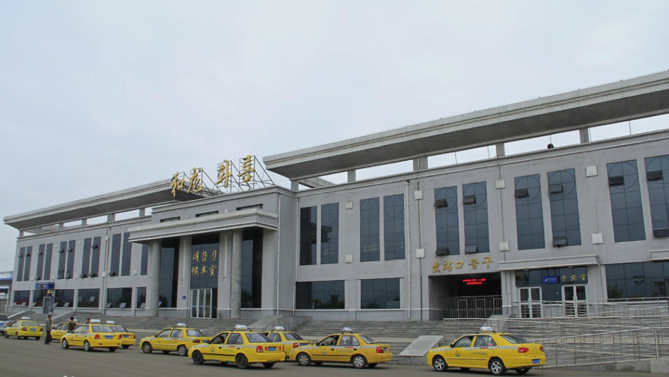 吉林和龙至南坪铁路的起点站和龙站