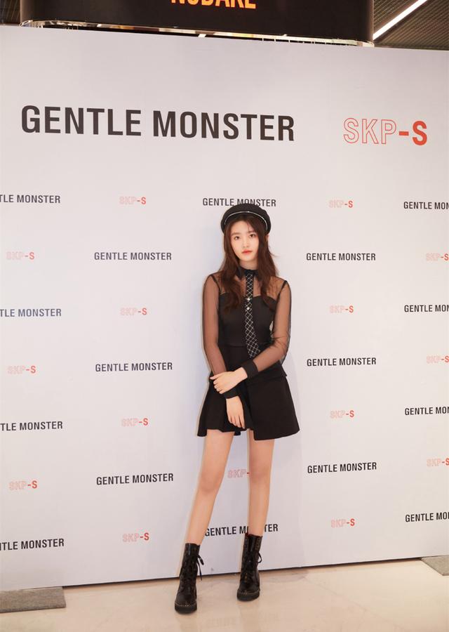 小芈月柴蔚长开了白t配棕色皮裙长得就像林青霞亲生女儿