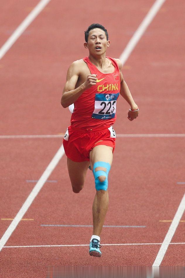 46秒70短跑名将杨磊斩获400米冠军有望和郭钟泽冲奥运接力门票