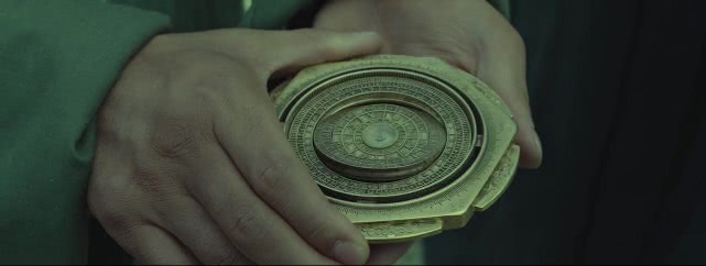 《龙岭迷窟》寻宝工具盘点:鹧鸪哨小蓝灯有玄机,原著小说来答疑