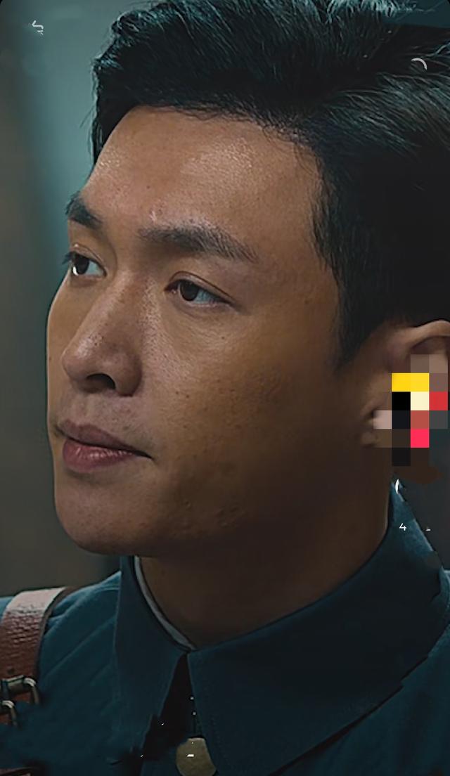张艺兴近照"皮肤粗糙",拍戏关掉滤镜,却满脸的痘痘和毛孔