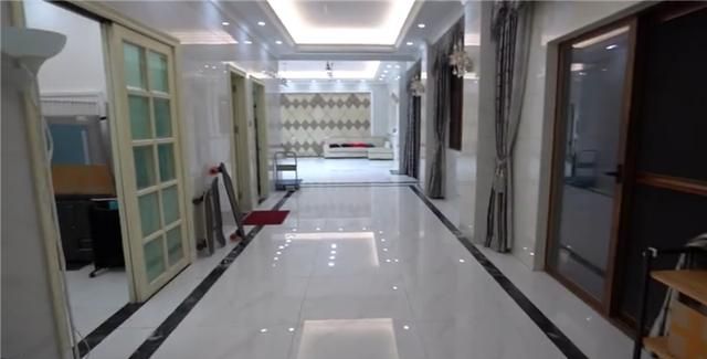 为了11只猫咪,搬进1500万别墅里,地下室比一套房都要大