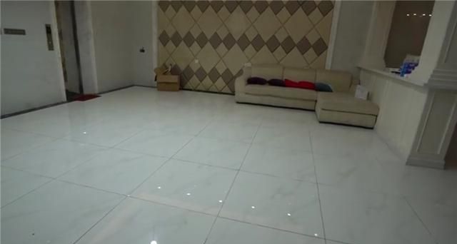 为了11只猫咪,搬进1500万别墅里,地下室比一套房都要大