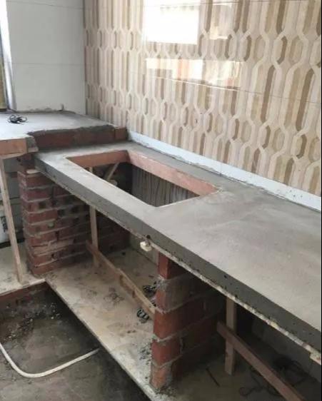 老公坚持用"红砖"砌橱柜,邻居参观夸他机智!实用极了,晒晒