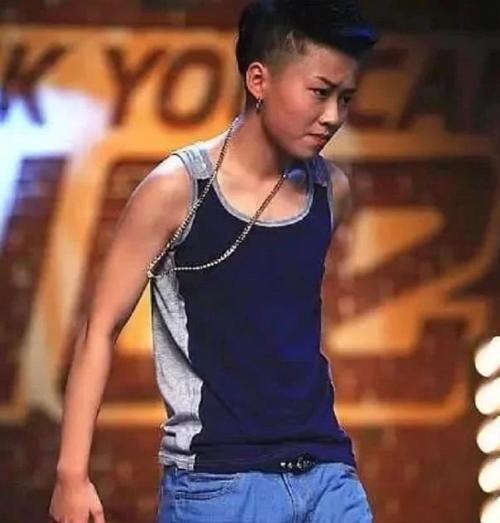 刘雨昕是《向上吧少年》的冠军，参加过同一节目的人还有蔡徐坤！