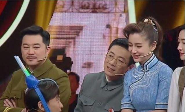 被问到最差的戏,周一围扭头看baby,杨颖在身后很尴尬