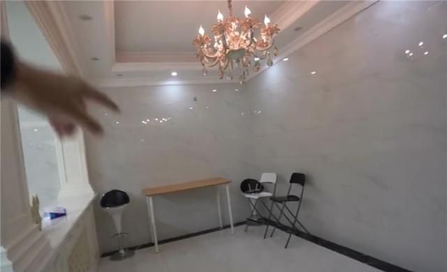 为了11只猫咪,搬进1500万别墅里,地下室比一套房都要大