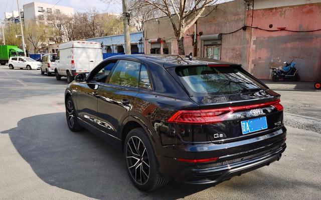 117万买到奥迪q8,上牌后遇到老q7车主,言语中透露着档次的变化