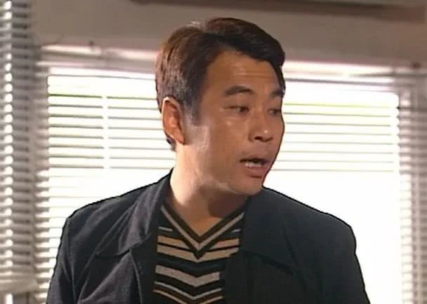 和小30岁同事上演"父女恋",双双出轨被曝光还当街开骂?