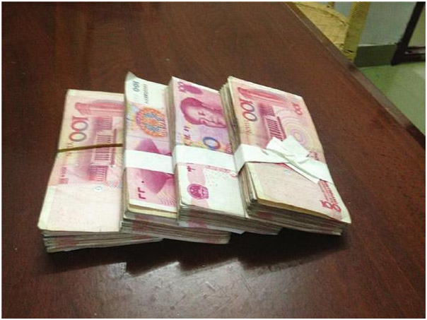 8旬老人带几万现金去慈善协会,听到他说的话,工作人员默默不语