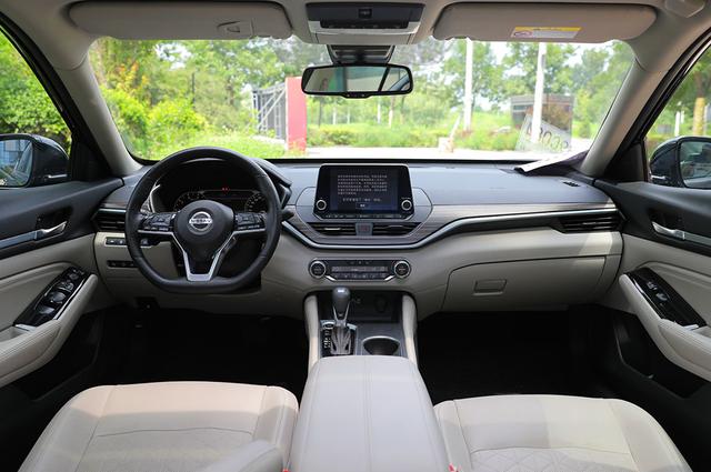 天籁VS君威，价格跌到16万以内的合资B级车，该如何选？