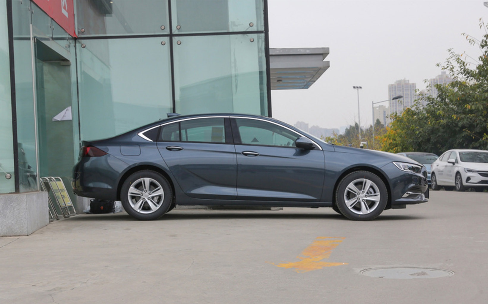 天籁VS君威，价格跌到16万以内的合资B级车，该如何选？