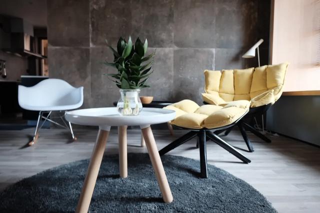 年轻人90㎡的家，居然没有主沙发，活得真潇洒