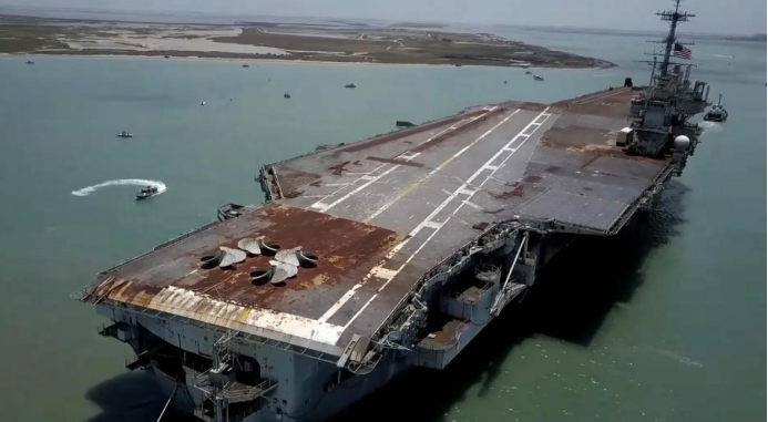 当初宁愿把航母当废铁,也不卖给中国,如今遇到技术困难又来求助