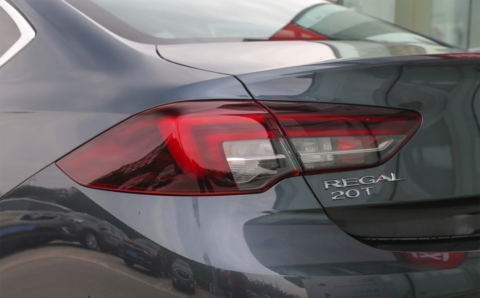 天籁VS君威，价格跌到16万以内的合资B级车，该如何选？