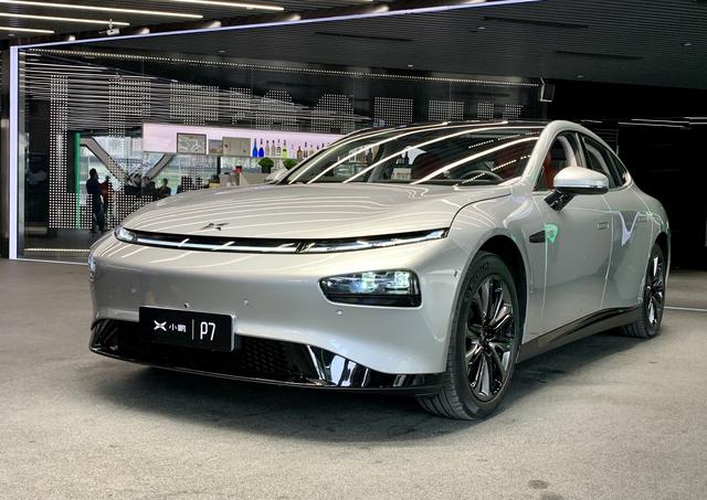 全新智能轿跑小鹏p7实拍 续航最长亮点不少-新浪汽车