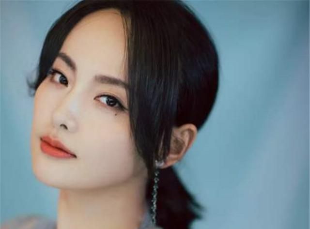 观察这4个特征,中2个以上基本不差|卧蚕|特征|酒窝_新浪新闻