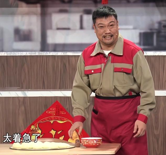 擀面条,包饺子,烧地锅,贾冰在做饭方面的功力相当深厚,各种美食信手拈