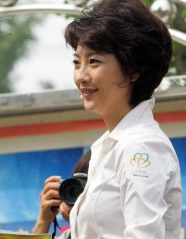 胡紫薇堪称奇女子大闹发布会爆料老公出轨怼人连王思聪也认怂