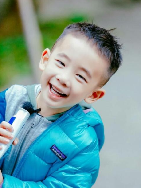 星二代户口本上真实名字:咘咘超文艺,嗯哼超霸气,小小春超难写