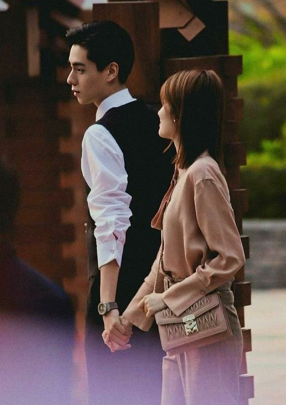 172cm乔欣与胡一天吻戏谁注意她鞋路人这男主是有多高啊