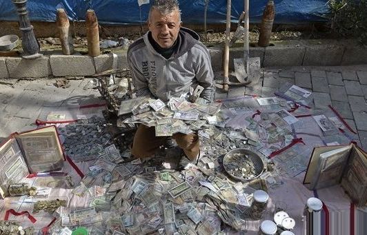 男子购买了一套死亡老人房,推倒翻新后,却在房屋里有了意外收获