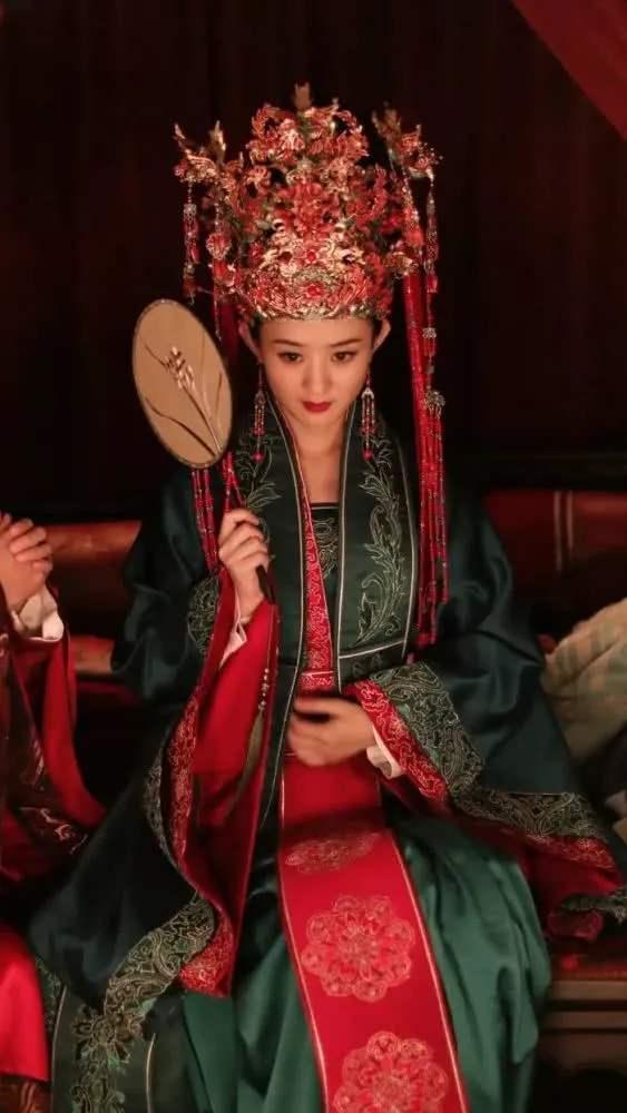 盘点女明星嫁衣造型:赵丽颖典雅,杨幂绝美,热巴似画中仙