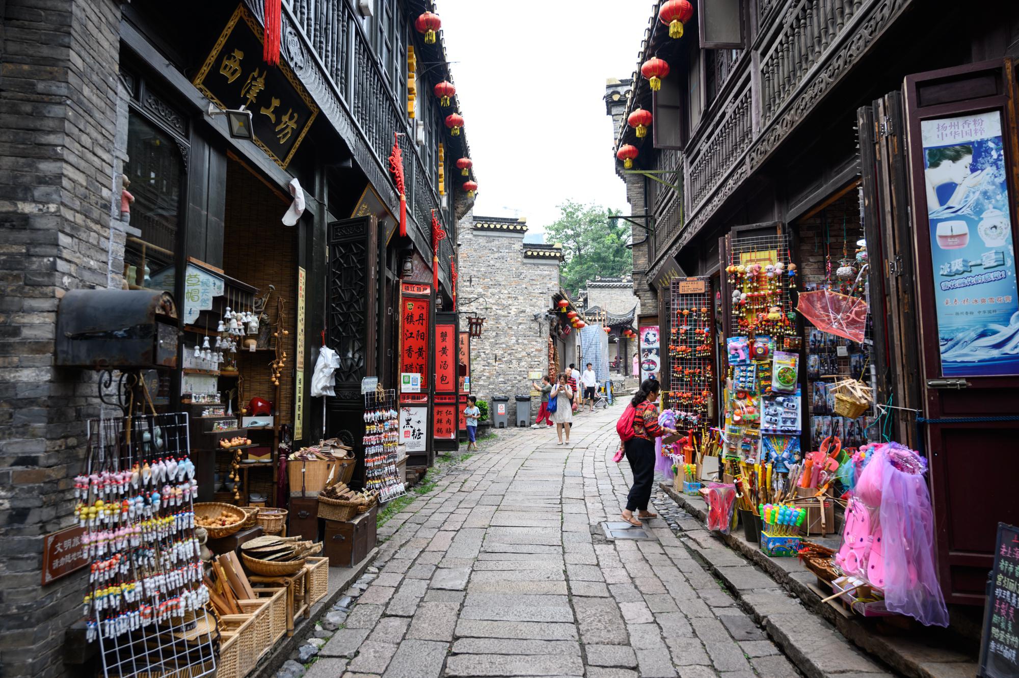 江苏镇江有一条长1000米的历史古街,旅游必去打卡景点之一
