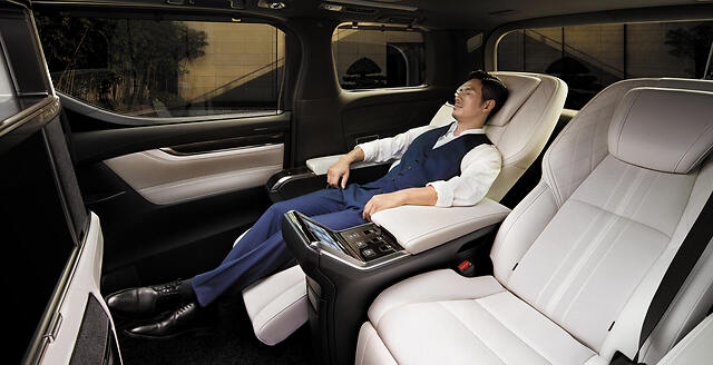 买不起埃尔法更买不起雷克萨斯lm,您会考虑gl8四座版吗?