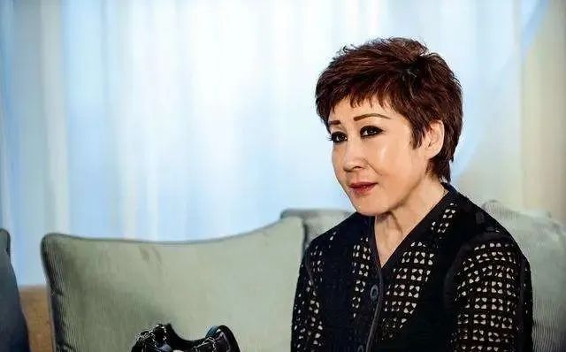 唐美丽的父亲唐次虞,祖上三代都是名医,他本人也具有留洋背景,医术