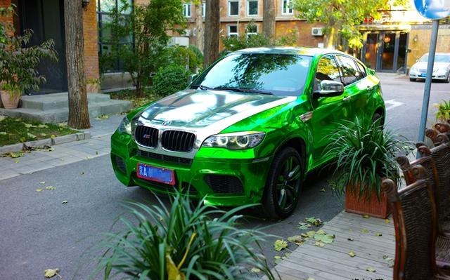 北京小哥花9千给宝马x6m贴绿色电镀膜