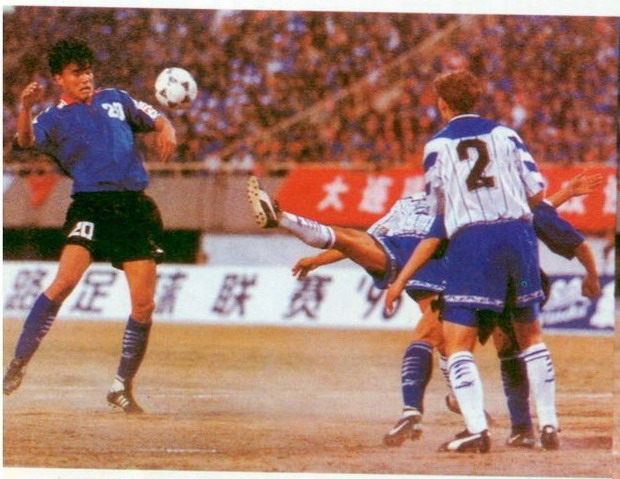 24年前今天甲A首轮大连万达3比0天津，老照片中球员你还记得吗？