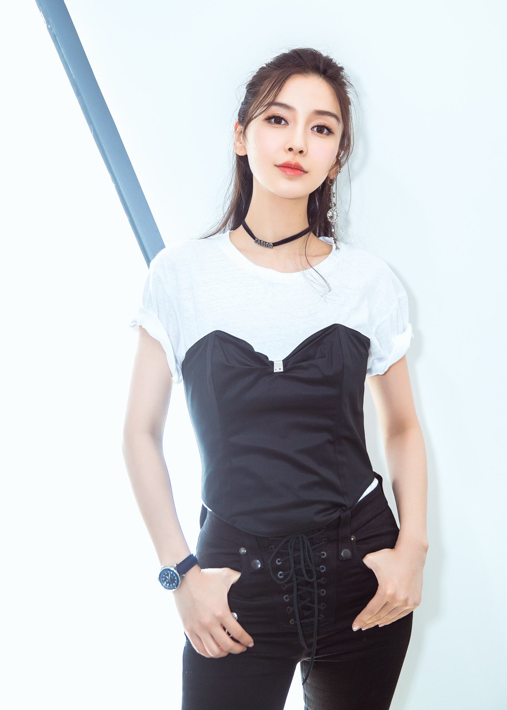 黄晓明捡到宝了,混血儿杨颖穿蓝色旗袍配高马尾,清新优雅超温婉