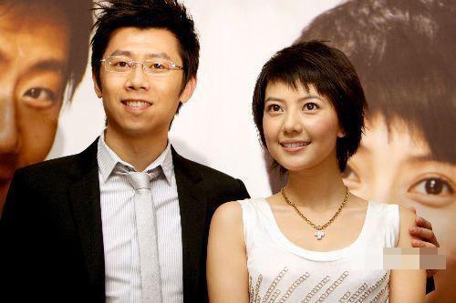 第二次是高圆圆插足窦颖和张亚东的婚姻,张亚东为王菲制作mv时遇见到