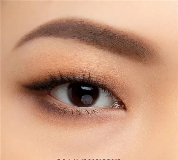 单眼皮小眼睛女生必须学会的眼妆画法!