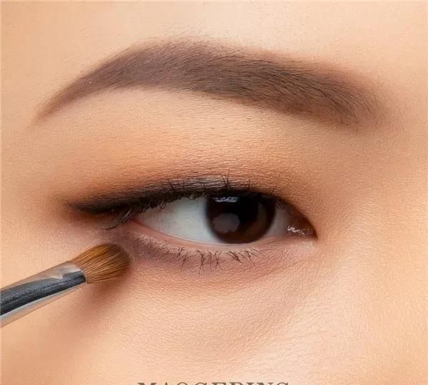 单眼皮小眼睛女生必须学会的眼妆画法!
