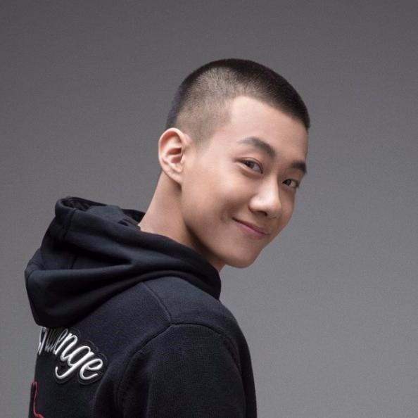 作为明星,手机常年静音是一种什么体验?高至霆的表现太真实