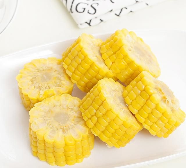 别只会放盐!学会这几招方法,玉米香甜软糯