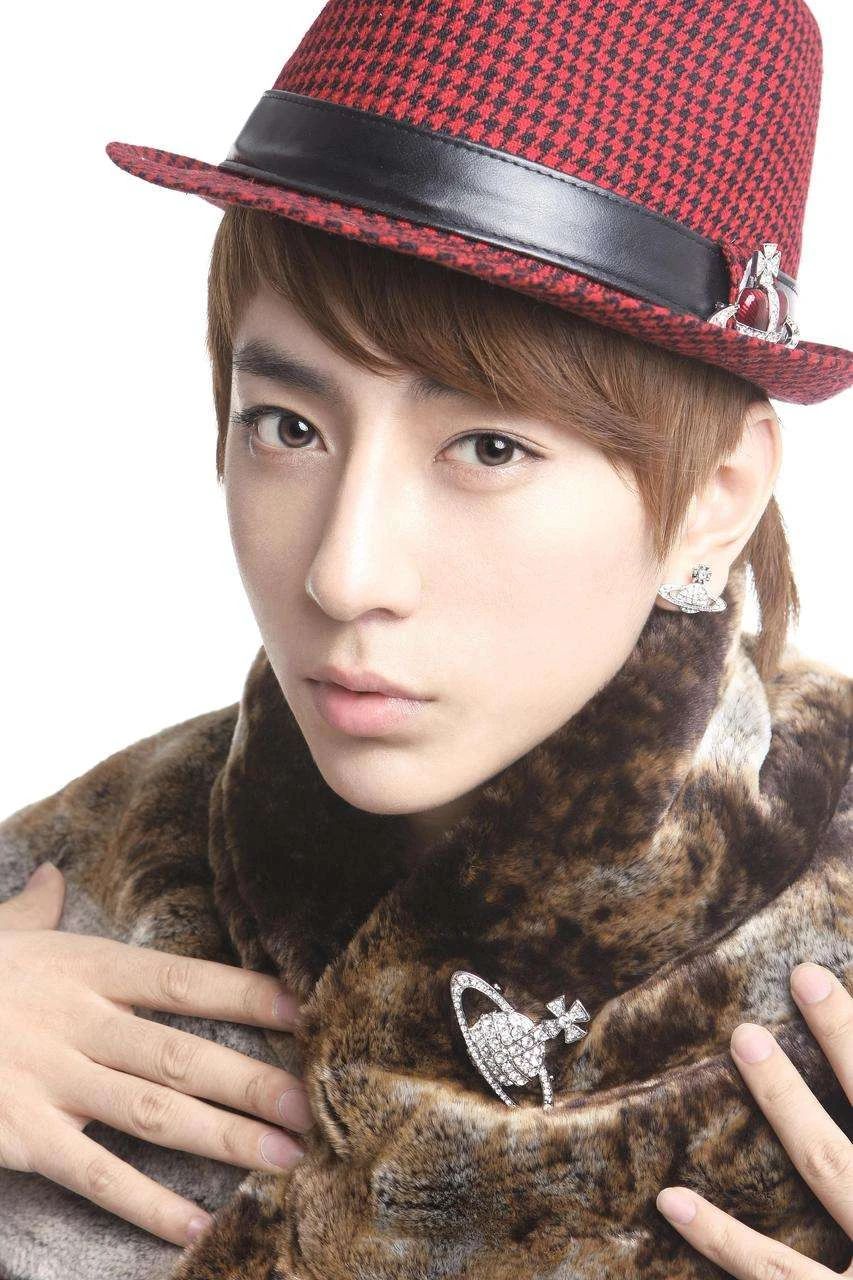 蹭娱乐圈热度卖货,十年过去了,师洋还是那个炒作天才