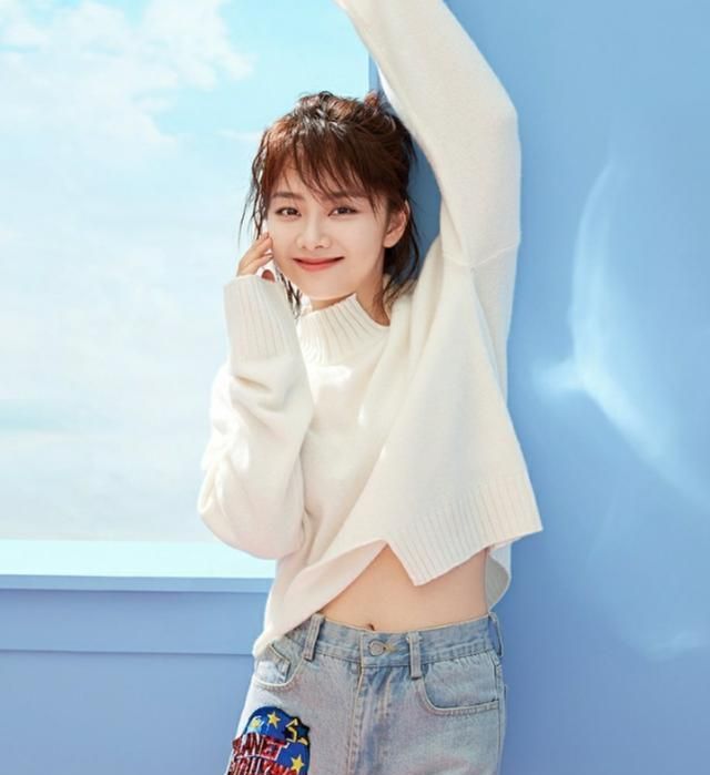 谭松韵颜值高,身材也很不错,虽说不像很多常年健身的人那般拥有马甲线