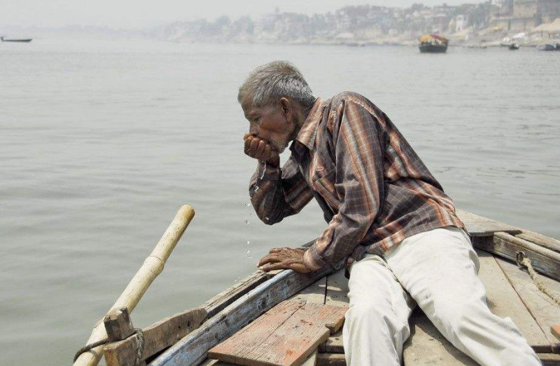 印度人扬言要把恒河水销售中国售价五块一瓶幻想会卖断货