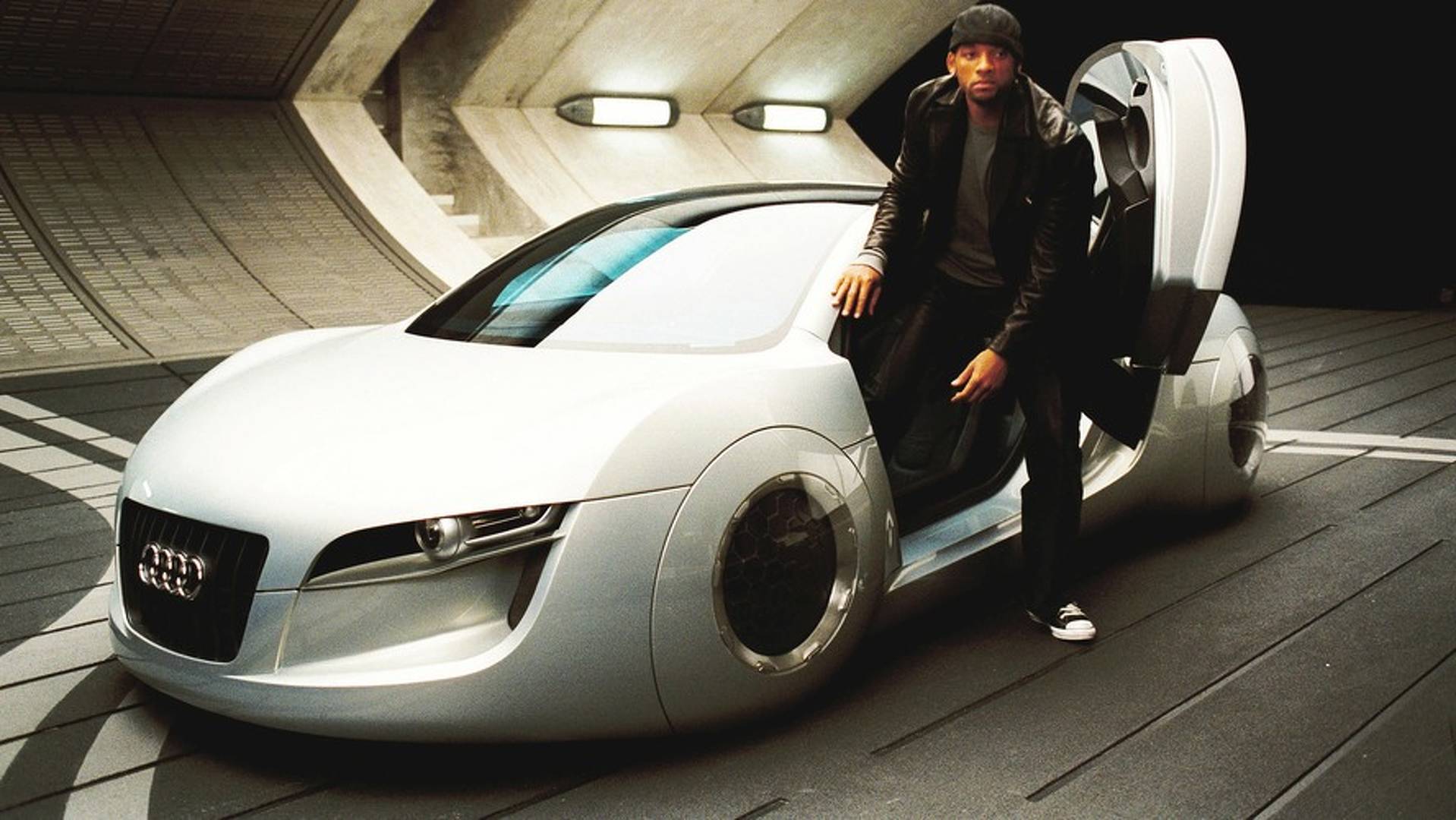 还记得《机械公敌》吗,里面的智能汽车现在被长安给国产了