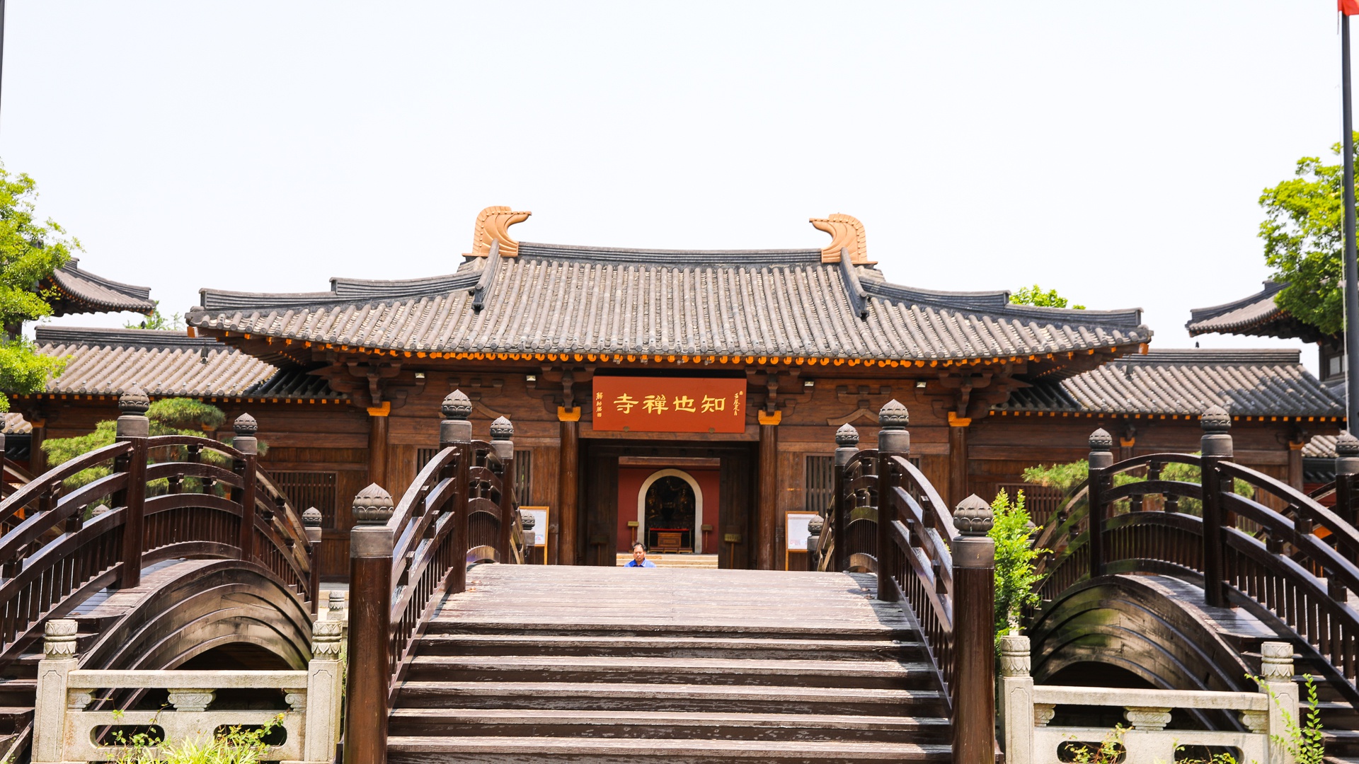 疫情防控期间旅游景区室内场所暂不开放,预计五一假期周边游回暖