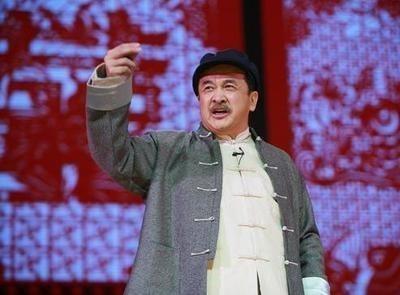 24次登上春晚,被免职后消失3年,今59岁成"下棋老汉"