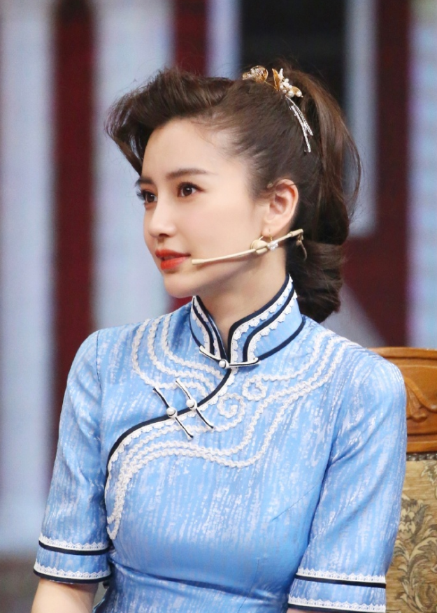 angelababy民国风造型好美蓝色旗袍气质优雅身材比例惹人羡