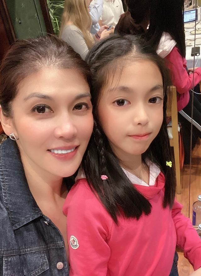 我国首位游泳奥运冠军,二婚嫁队友生子入英国籍|庄泳|沈坚强|英国籍