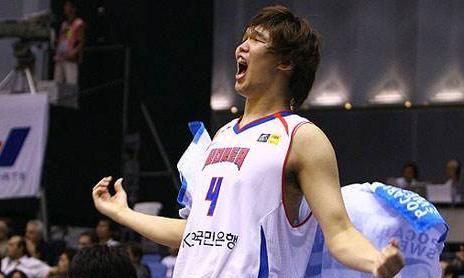 nba第一位韩国球员,长相很奇怪,曾表示要打爆姚明,结果很尴尬|河升镇